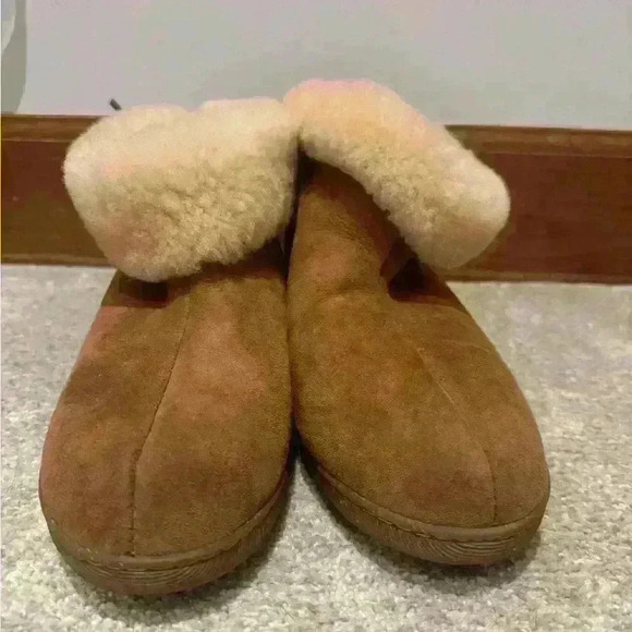 Clarks Women Warm Cozy Easy On Slip On Booties Slippers size 8 - Picture 1 of 4